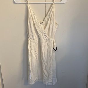 Urban Outfitters White dress with Brown clip to tie Size XS